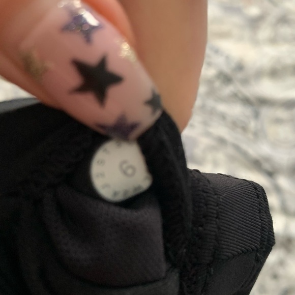 *SOLD* Lululemon Pushing Limits Sports Bra - Picture 5 of 6